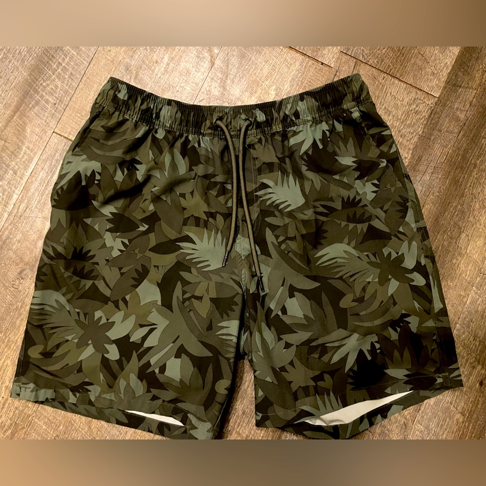 Good fellow & Co. Mens swim Trunks with Pockets and mesh lining Size Med